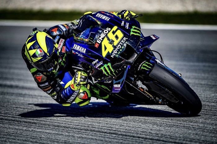 Ternyata Valentino Rossi takkan selalu pakai motor sama persis dengan tim pabrikan Yamaha di MotoGP 2021