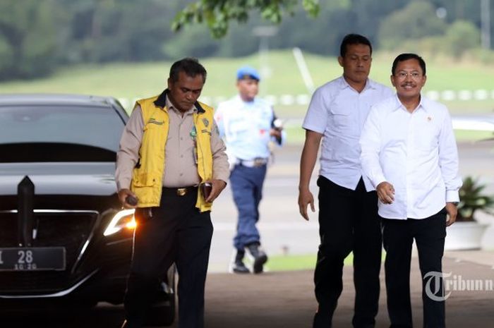 Menkes Terawan Agus Putranto saat tiba di Bandara Halim Perdana Kusuma, Jakarta Timur, Sabtu (15/2/2020).