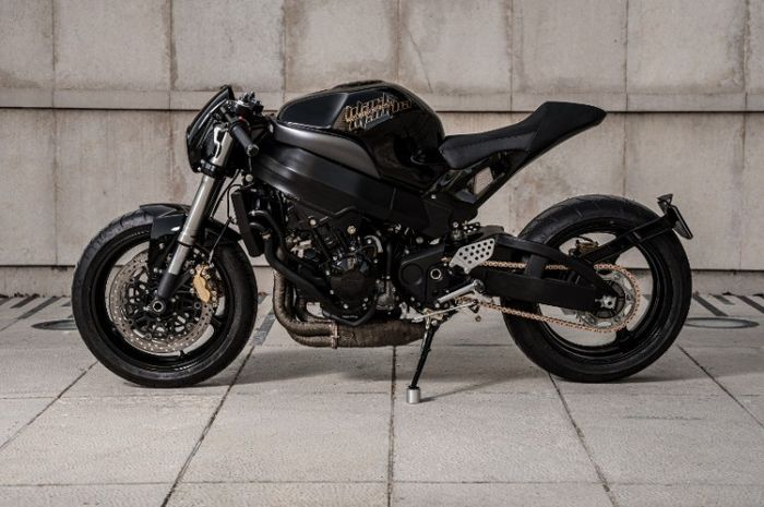 Meski bergaya cafe racer, RW Motorcycles menyebut Honda CBR929RR ini concept bike