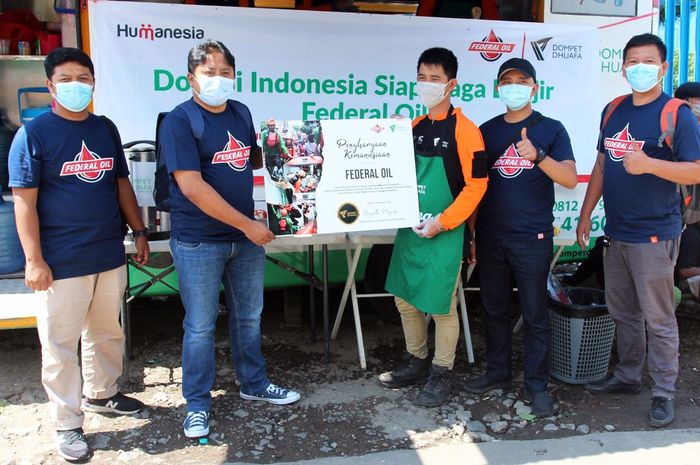 Bersama Dompet Dhuafa, Federal Oil salurkan bantuan bagi para korban banjir bandang di kawasan Sukabumi, Jawa Barat.