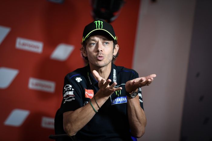Valentino Rossi berikan teori untuk menjelaskan kondisi klasemen MotoGP 2020 yang sangat rapat gap antar pembalapnya.