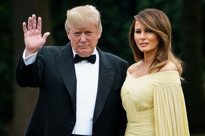 Presiden Amerika Serikat Donald Trump dan istrinya, Melania Trump dinyatakan postif Covid-19.