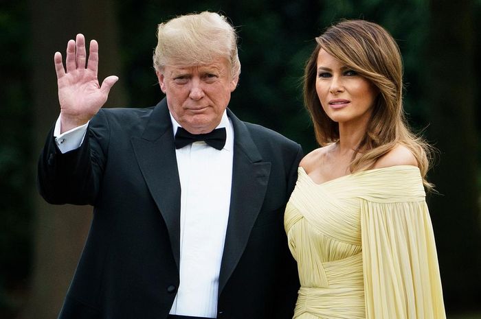 Presiden Amerika Serikat Donald Trump dan istrinya, Melania Trump dinyatakan postif Covid-19.