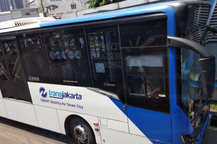 Bus Transjakarta koridor dua (Pulogadung-Harmoni) tidak melayani penumpang yang turun dan naik dari Halte Atrium Senen untuk sementara waktu.