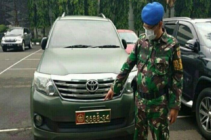 Selamat Ulang Tahun TNI ke-75. Cari tahu yuk kode pada pelat nomor mobil DInas Tentara Nasional Indonesia.