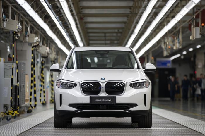 BMW iX3 mulai produksi di Cina