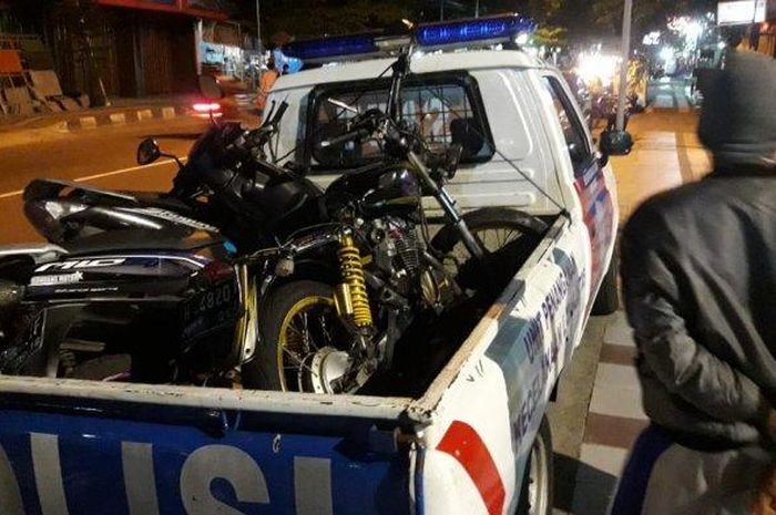 Honda CB100, Suzuki Shogun SP dan Yamaha Mio J yang terlibat kecelakaan di Matesih, Karanganyar, Jawa Tengah