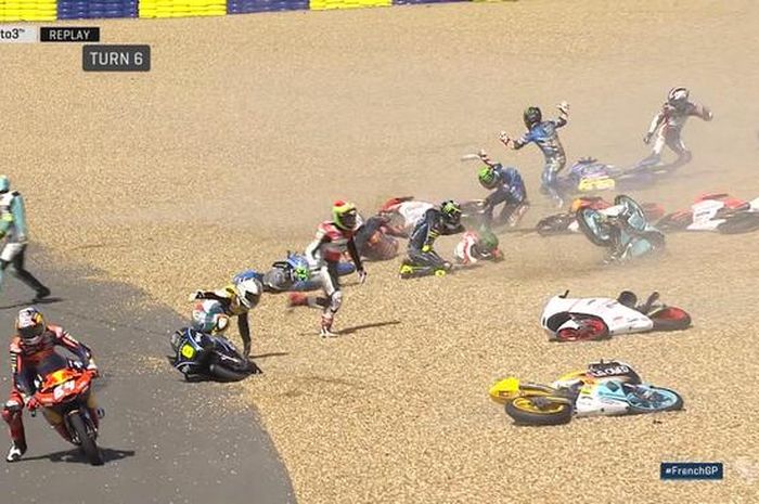 Crash pada balapan Moto3 Prancis 2017