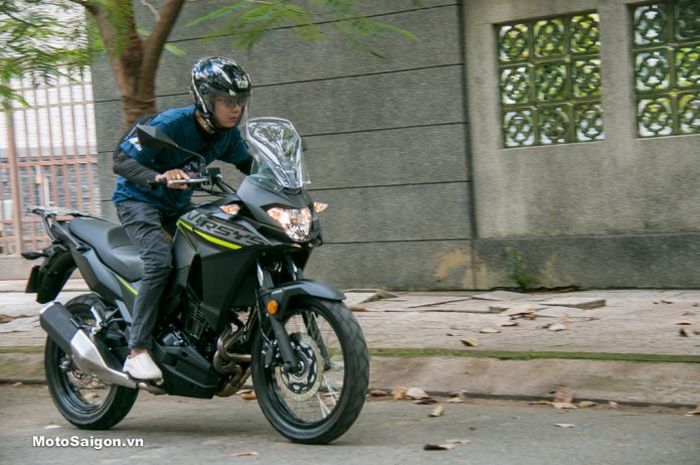 sosok Kawasaki Versys-X 300 City 2021