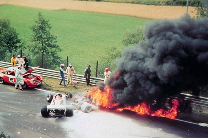 Momen crash Niki Lauda di Nurburgring pada GP F1 Jerman 1976