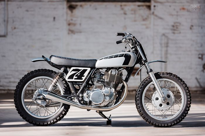 Tampang Yamaha SR500 ini penuh aura klasik