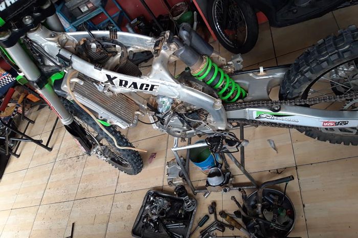 Bongkar body motor Kawasaki KX250F