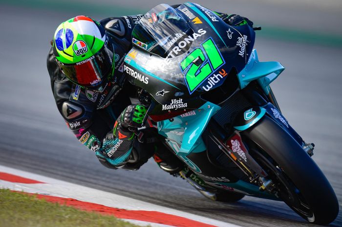 Franco Morbidelli memakai helm dengan livery bendera Brasil saat gelaran MotoGP Teruel 2020