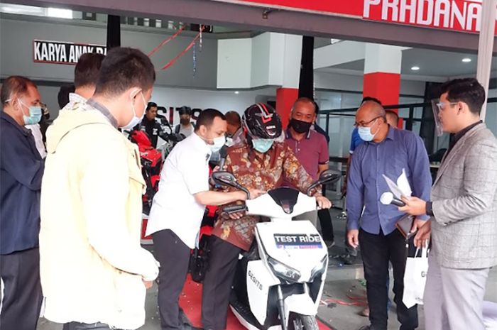 Peresmian dealer Gesits pertama di Bandung, Jawa Barat