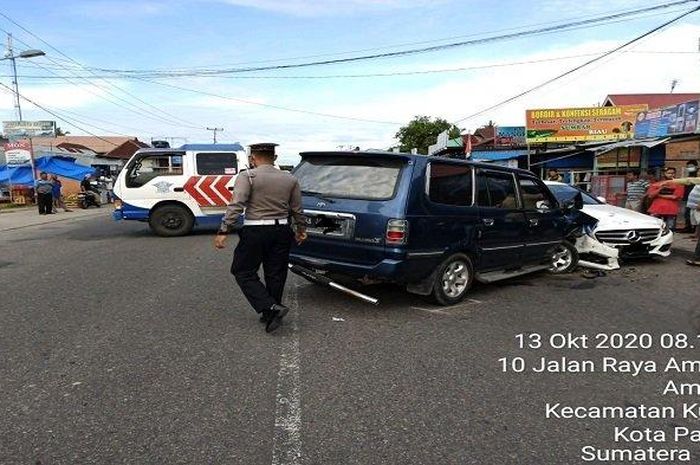 Kijang LGX beradu lawan Mercedes-Benz