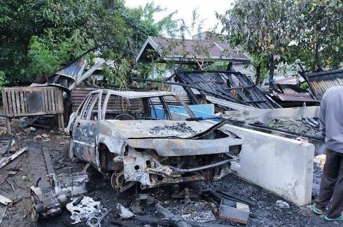Honda Civic Wonder ikut terpanggang berserta rumah yang terbakar di Bener Meriah, Aceh