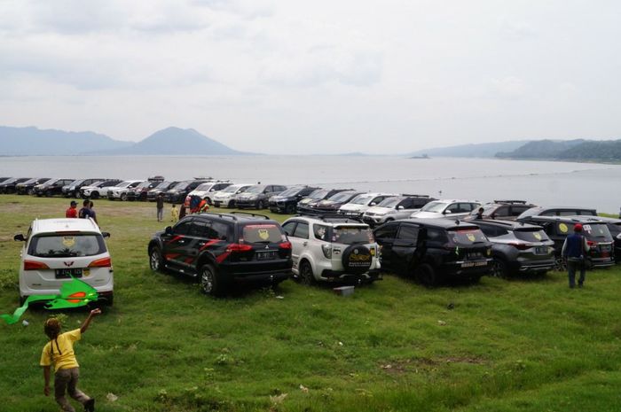 Toruing Club Indonesia gelar acara One Day Touring, 32 mobil anggota dipakai berangkat piknik ke Waduk Jatilihur, Purwakarta.