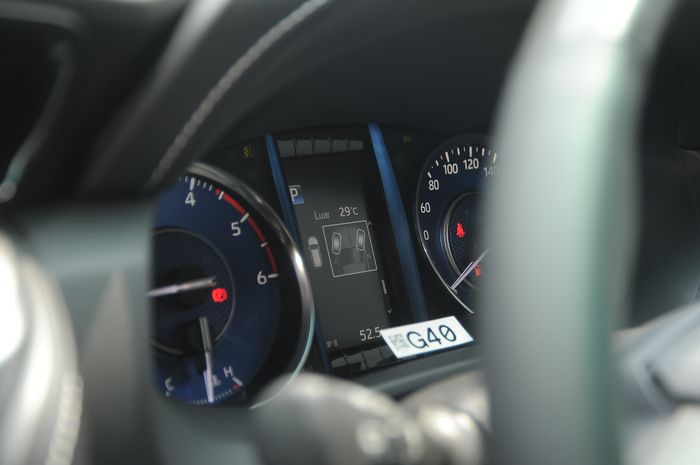 Layar MID Toyota New Fortuner Menampilkan Informasi Tire Turning Angle Display