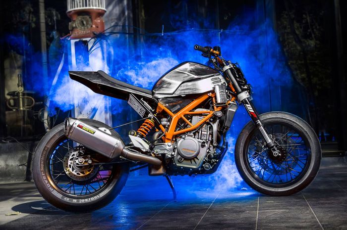 KTM Duke 390 tracker yang super gagah