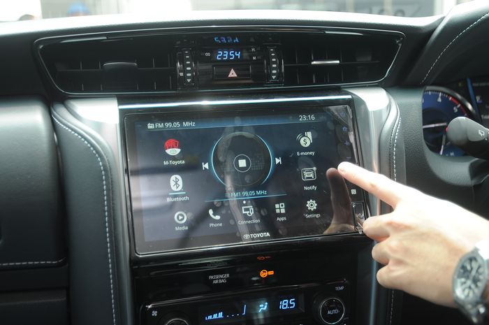 Tampilan Layar Head Unit 9 Inci Toyota Fortuner New