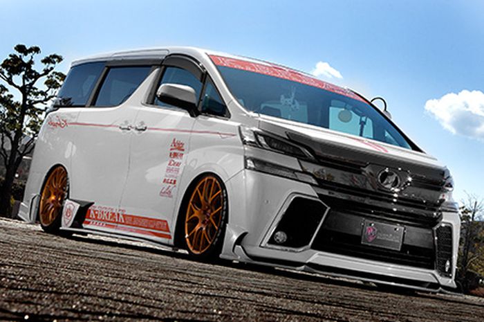 Toyota Vellfire pakai pelek Lilith DX-Zero 1 warna emas mencolok ukuran 18 inci