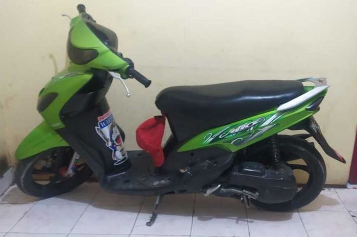 Motor Yamaha Mio hasil curian yang dijual pelaku di situs online kepada pemiliknya sendiri, kini diamankan Polsek Bukit Raya Pekanbaru.