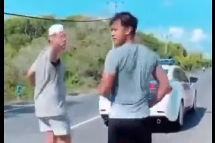 Jogging sambil dikawal Patwal di Bali