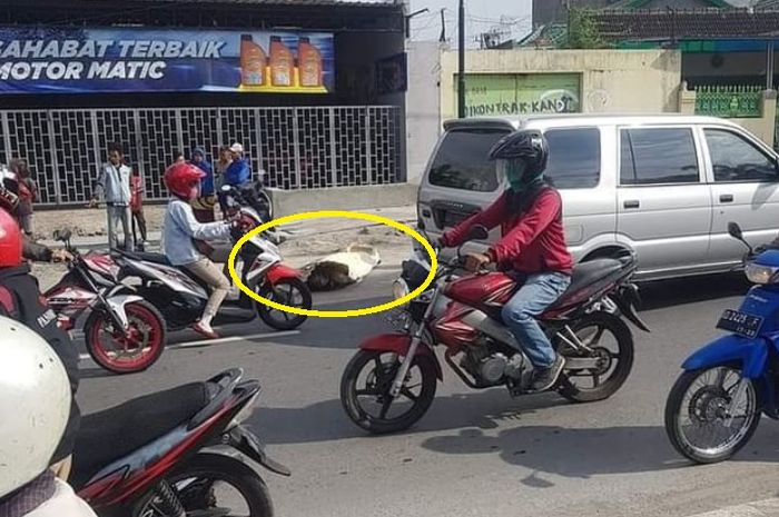 Seorang pengendara motor Honda BeAT tewas usai terlindas truk di di Jalan Ir Juanda Nomor 244, Pucangsawit, Jebres, Solo.