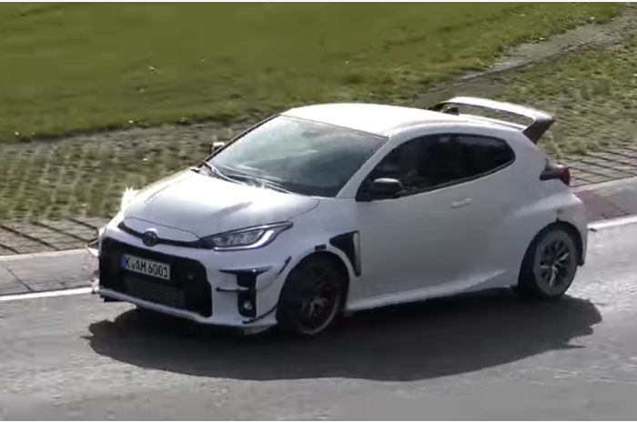 Mobil yang diduga calon Toyota Yaris GRMN dicoba di Sirkuit Nurburgring