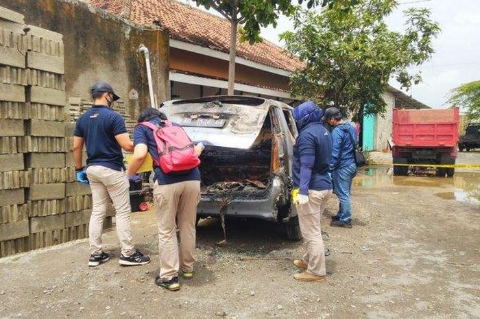 Penemuan jasad wanita yang terbakar di dalam Daihatsu Xenia