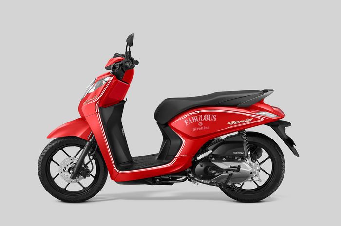 Stripping baru Honda Genio Fabulous Red dengan aksen coretan kapur di papan tulis