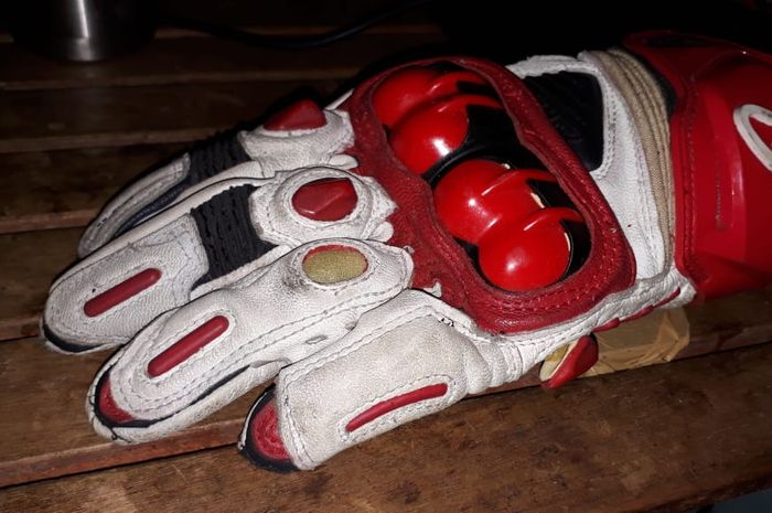 Gloves kulit rawan mengeras jika salah perawatan
