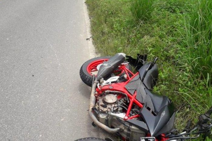 Honda CB150R StreetFire yang adu wajah dengan Yamaha MX King di jalan raya Samarinda-Bontang, Kalimantan Timur