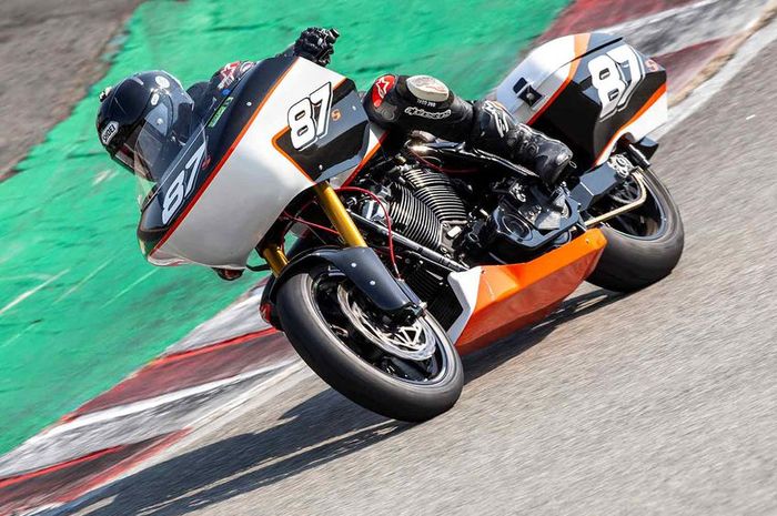 kejuaraan balap King of the Baggers di sirkuit Mazda Raceway Laguna Seca.