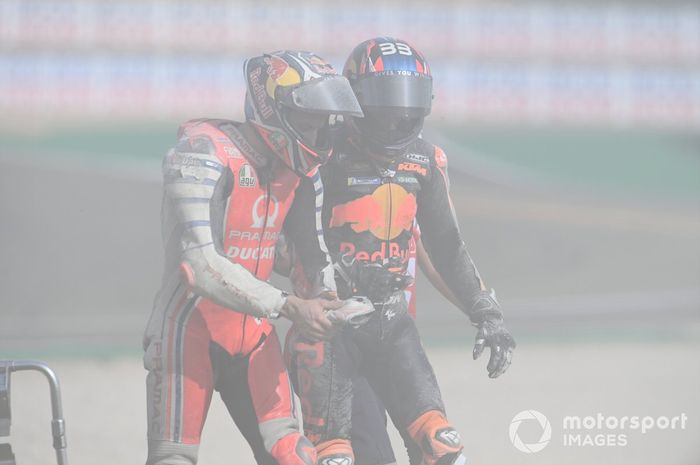 Brad Binder (Red Bull KTM) dan Jack Miller (Pramac Racing) alami crash di lap pertama MotoGP Teruel 2020