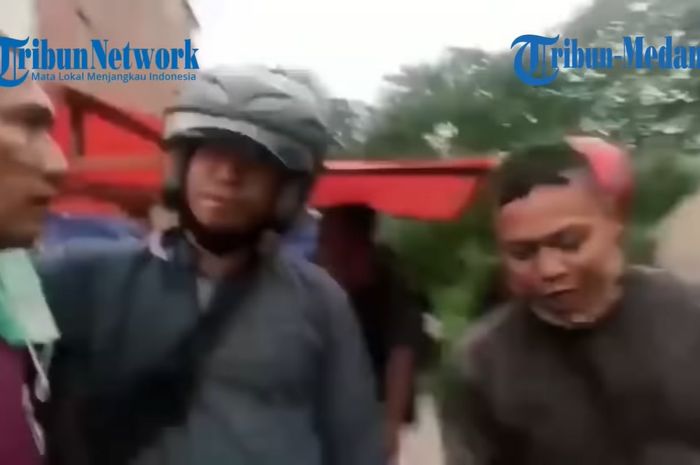 Viral video seorang anggota TNI dicegat debt collectore, padahal motornya merupakan hadiah panglima TNI.