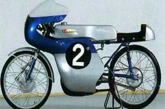 Suzuki RM62, motor balap 2 tak jadul yang tenaganya cuma 8 dk, tapi bawa kemenangan pertama Suzuki di ajang Grand Prix