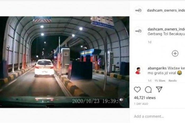 Honda Brio terciduk terobos palag pintu Tol Becakayu