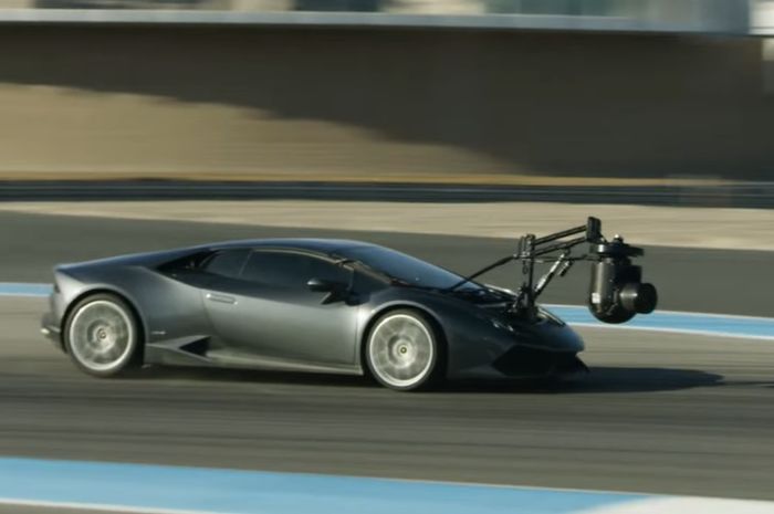 Mobil kamera (camera car) berbasis Lamborghini Huracan berjuluk 'Huracam'. Diklaim sebagai camera car tercepat di dunia.