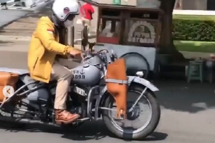 Ridwan Kamil geber Harley-Davidson WLC  1947 saat keliling Kota Semarang bersama Bikers Brotherhood MC chapter Jawa Tengah.