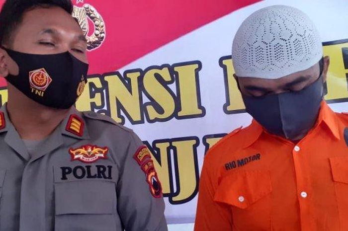 Seorang pemuda bernama Joko Septianto (29) dipenjarakan pacarnya sendiri di Polsek Banjarsari, Kota Solo, Kamis (29/10/2020). 