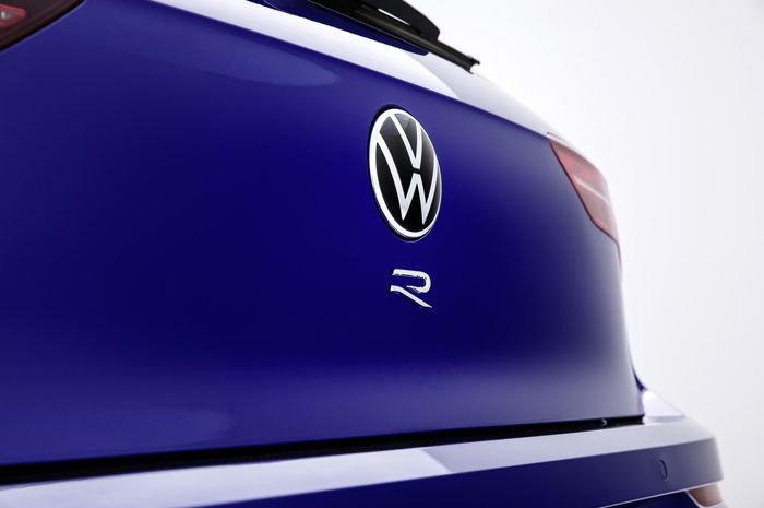 Teaser VW golf R terbaru