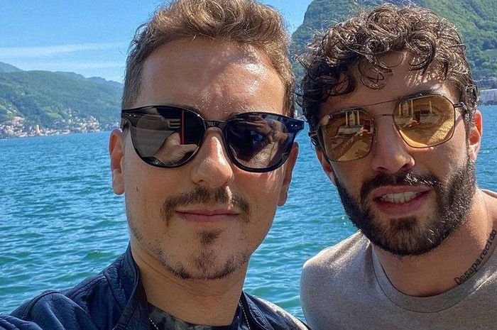 Setelah ingin dipecat Yamaha, Jorge Lorenzo mengaku akan menjadi pelatih pembalap Aprilia, Andrea Iannone.