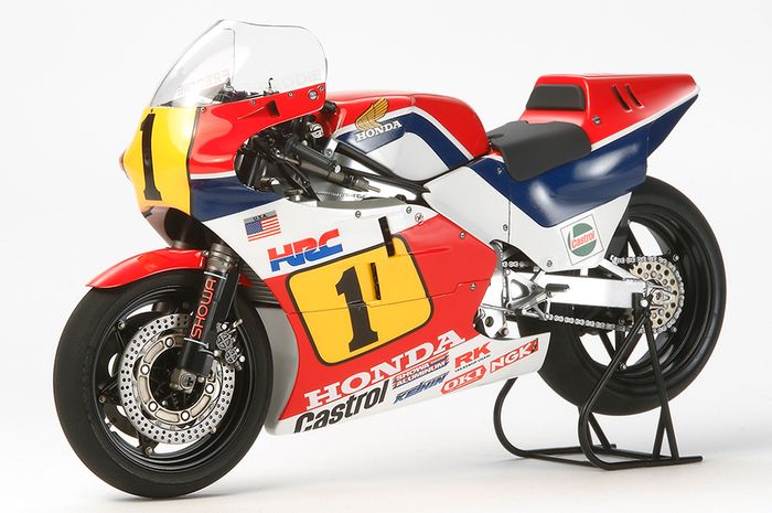 Tamiya Honda NSR500 84, replika motor Freddie Spencer.