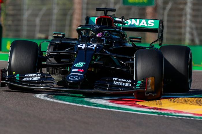 Lewis Hamilton kembali membungkus kemenangan di F1 Emilia Romagna 2020