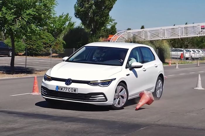 Ilustrasi Mobil Understeer