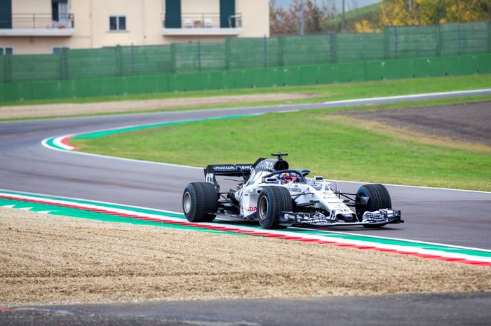 Setelah hasil tes F1 Yuki Tsunoda menuai pujian bos tim AlphaTauri, didepaknya Daniil Kvyat kini tinggal menghitung hari.