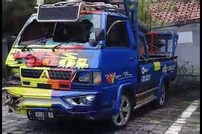 Mitsubishi L300 terjang 4 motor di Pasar Minggu, Jakarta Selatan hingga membuat satu pengendara tewas