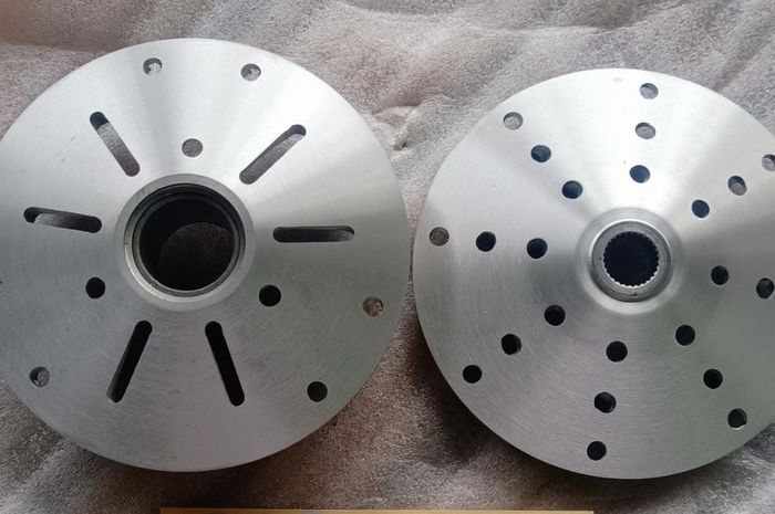 Pulley depan motor matic yang dilubangi
