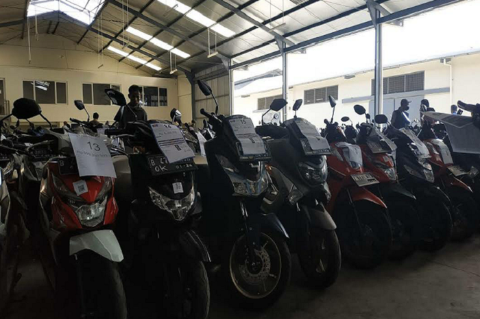 Ilustrasi balai lelang JBA Indonesia, Sikat motor bekasi di balai lelang, Honda BeAT atau Honda Vario sama-sama Rp 2 jutaan